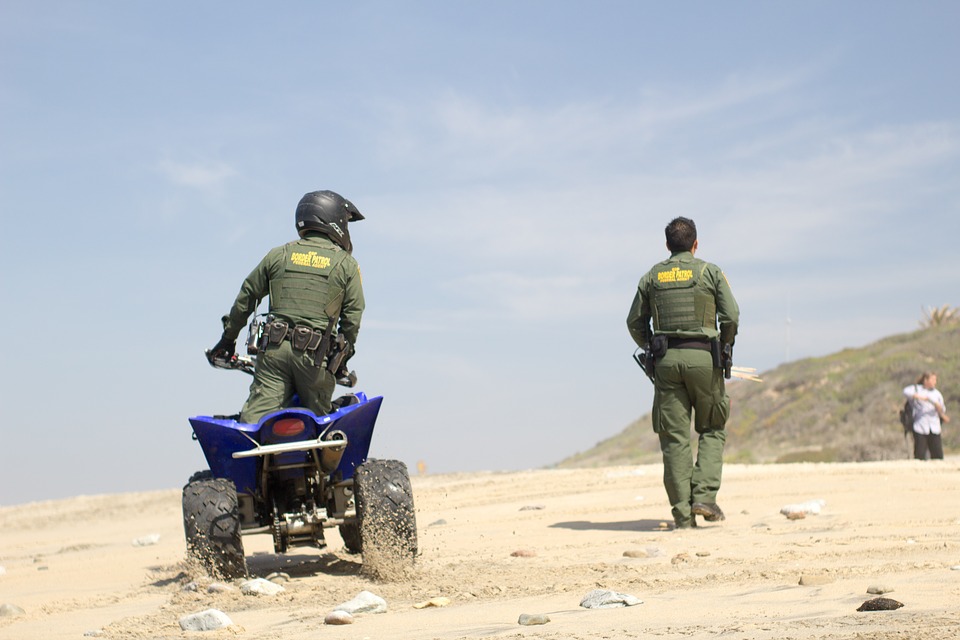 Arrestos de migrantes en frontera con México a cifras récord