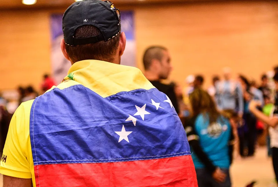 Más venezolanos podrían optar al TPS